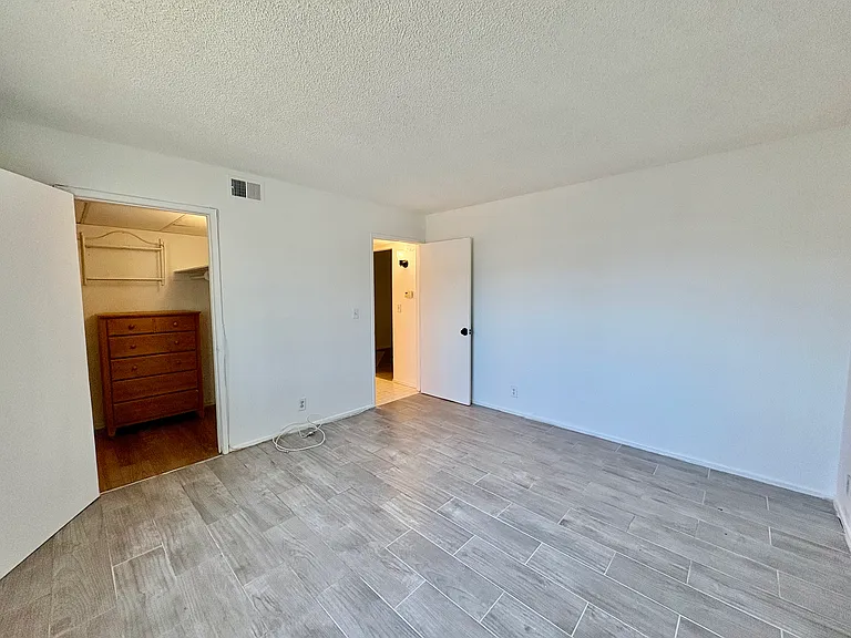 8505 Columbus Ave #106 — Photo 16