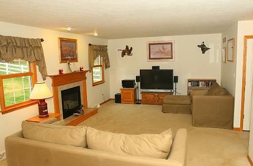 4th image of 111 Evergreen Ct