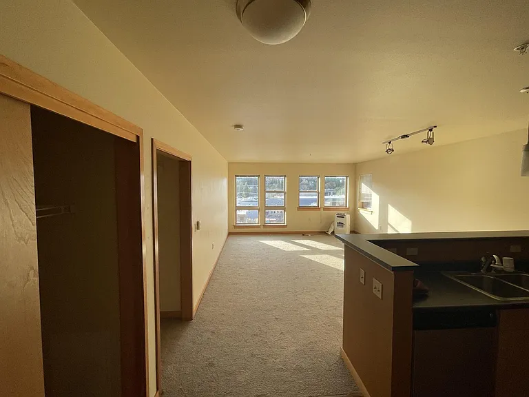 827 Hiawatha Pl #501 — Photo 3