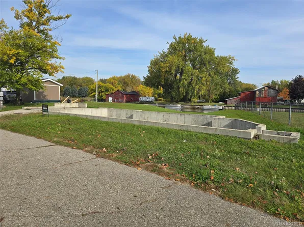 648 Davis St, Sebewaing, MI 48759