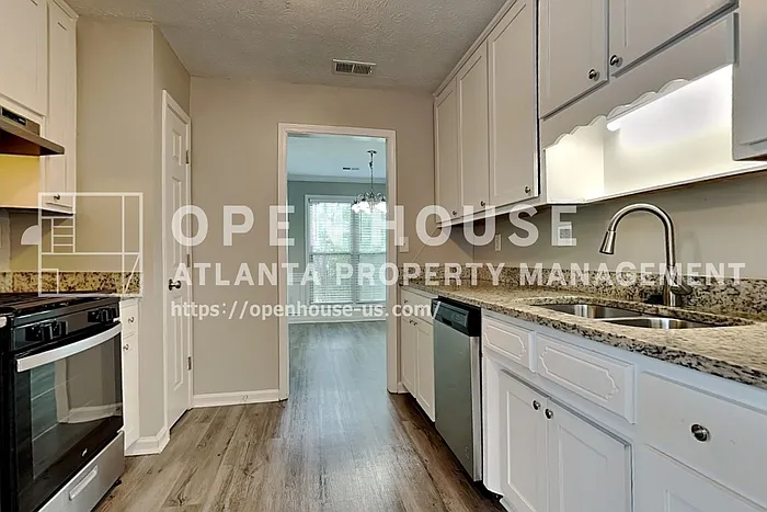 21 Leighs Grove Way — Photo 8