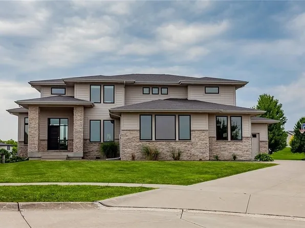 3200 163rd St, Urbandale, IA 50323
