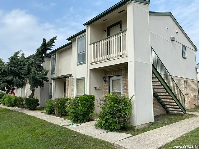 1 bed, 1.0 bath, 521 sqft, $900 — Photo 2