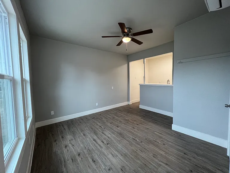 107 Stanley Ct #4 — Photo 8