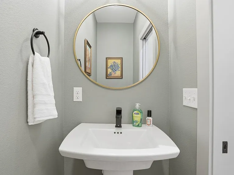S Lewis Pl — Photo 9