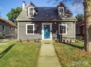 1047 5th St, Aurora, IL 60505