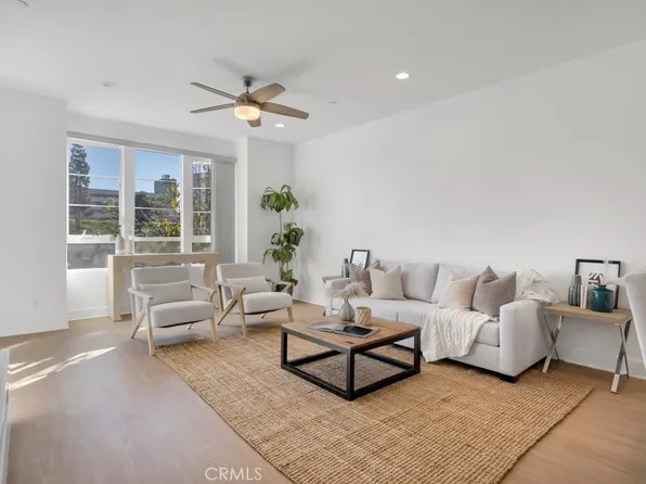 10832 W Riverton Ct, Toluca Lake, CA 91602