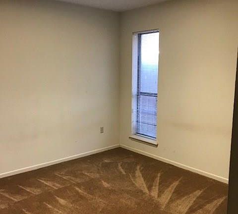 3rd image of 4750 Royal Court Cir