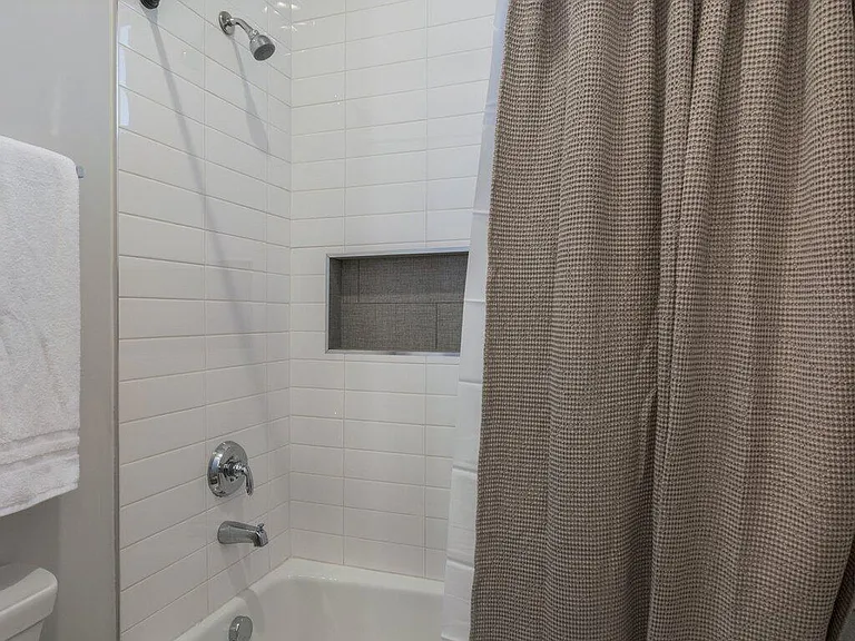 1629 E Montebello Ave — Photo 55