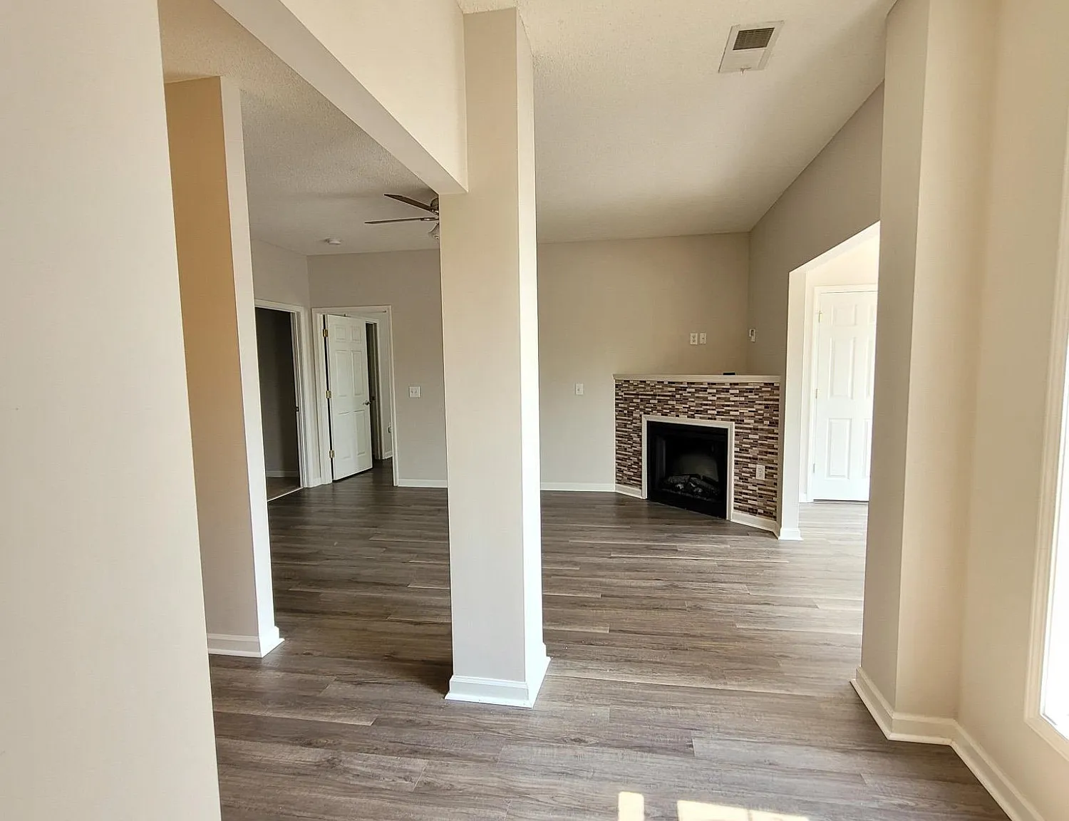 1 bed, 1.5 bath, $1,225 — Photo 2