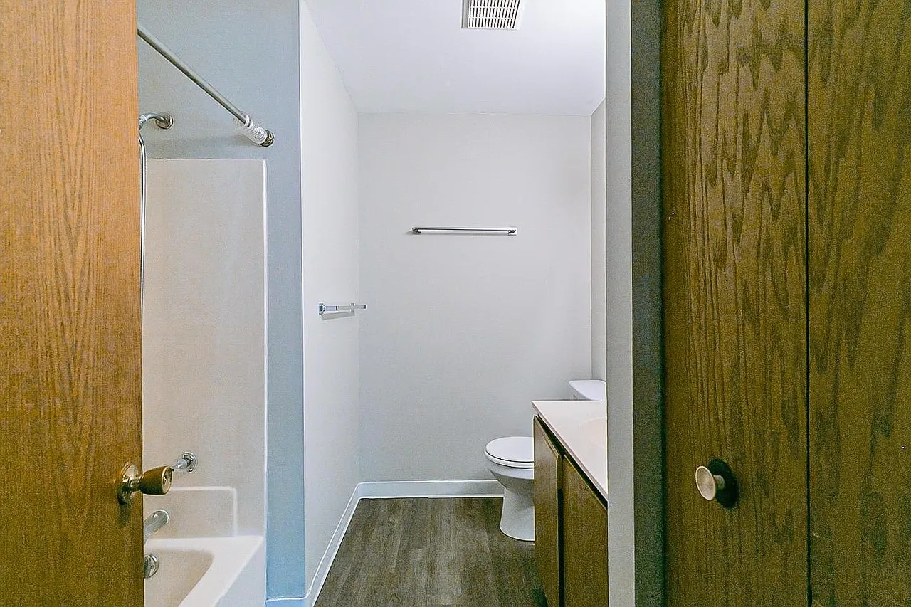 4 bed, 1.5 bath, 1450 sqft, $2,000 — Photo 1