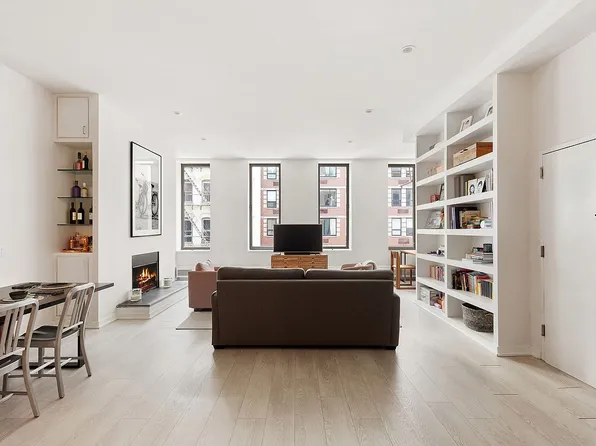 150 Chambers St APT 3W, New York, NY 10007