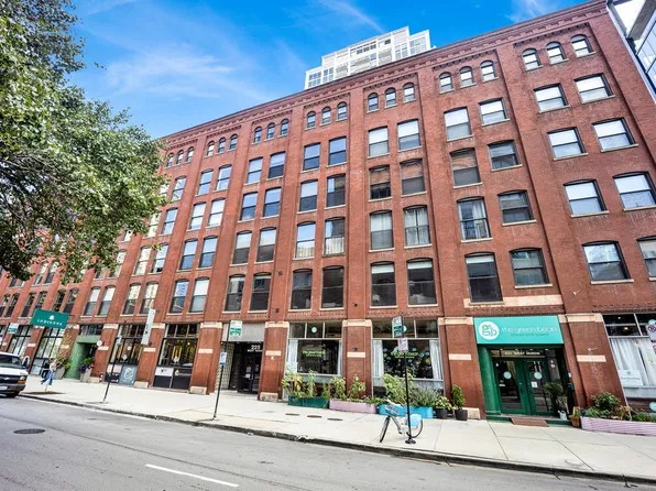 225 W Huron St APT 212, Chicago, IL 60654