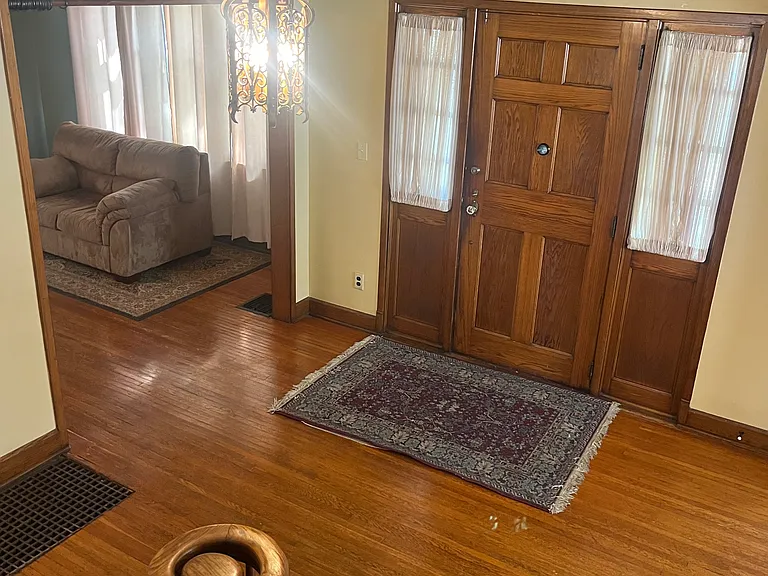 921 Pearl St — Photo 13