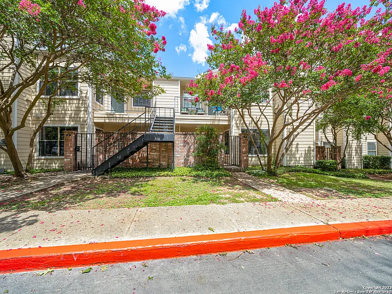 11610 Vance Jackson Rd #413 — Photo 9