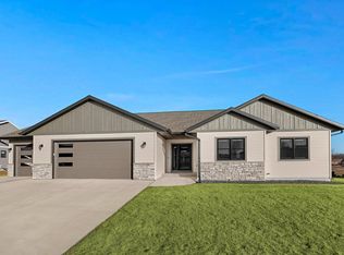 1325 Crockett Dr, Holmen, WI 54636
