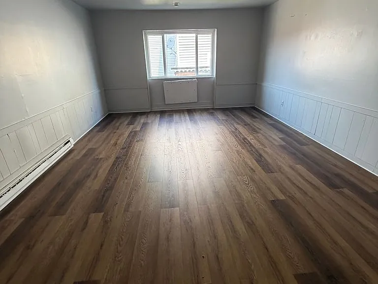 1217 Moss St — Photo 4