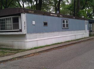 2747 Chestnut St, Warren, MI 48091