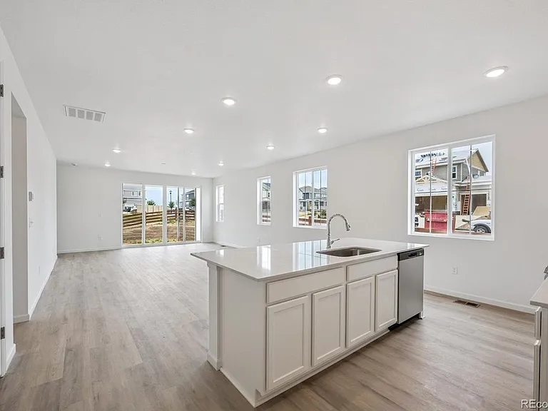 610 Douglas Fir Pl — Photo 2