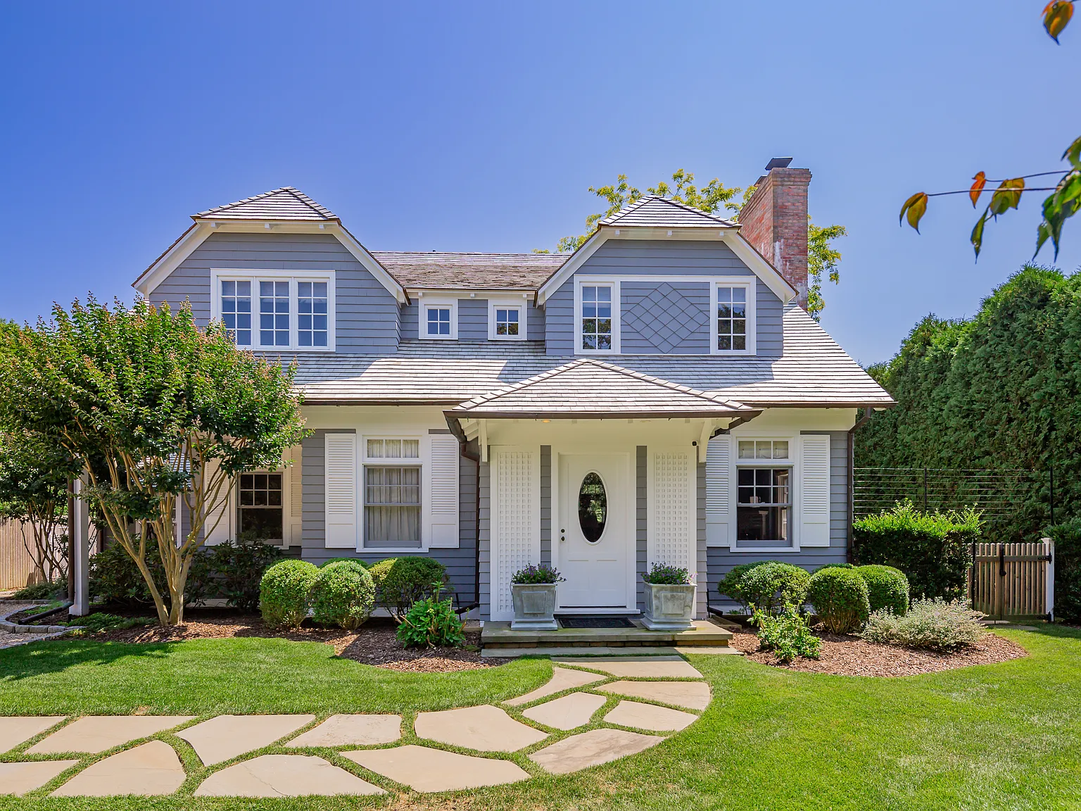 Southampton Village — Photo 3