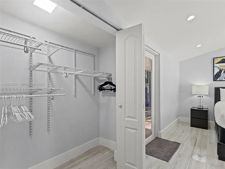 1431 SW 29th St — Photo 16