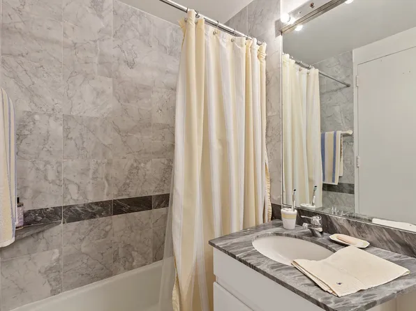 236 East 47th Street image 4 of 4