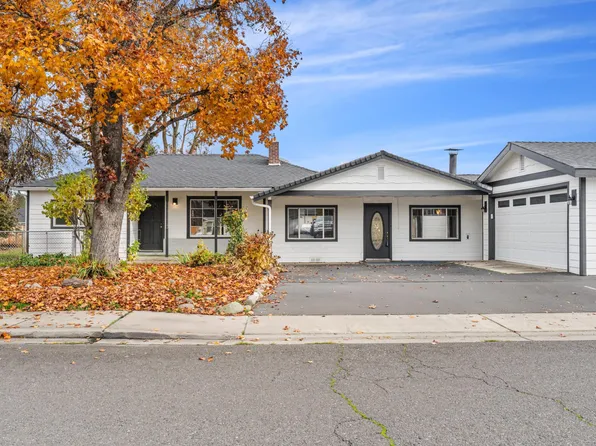 3364 Snowy Butte Ln, Central Pt, OR 97502