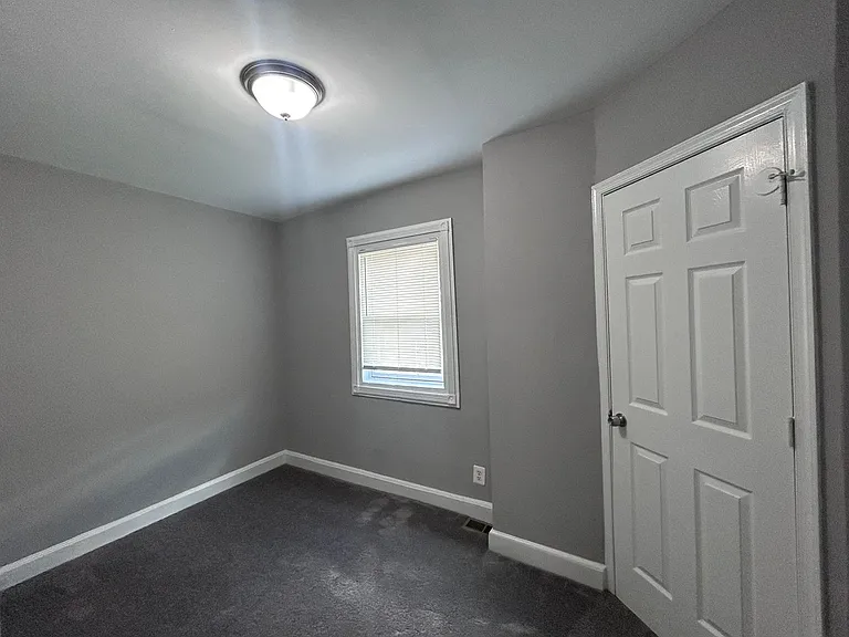 1053 N Kenwood Ave — Photo 7