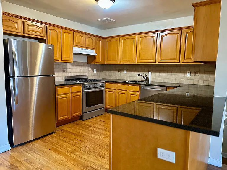 766 Pine St #3 — Photo 4