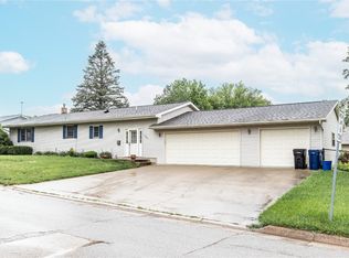 406 E 9th St, Tipton, IA 52772