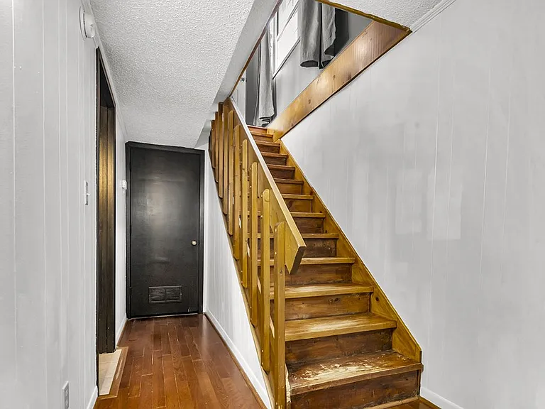 1121 Victoria Dr — Photo 22