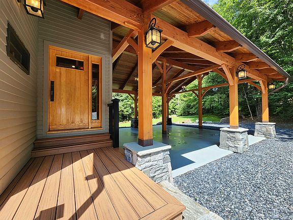 4th image of 426 Roaring Brook Road