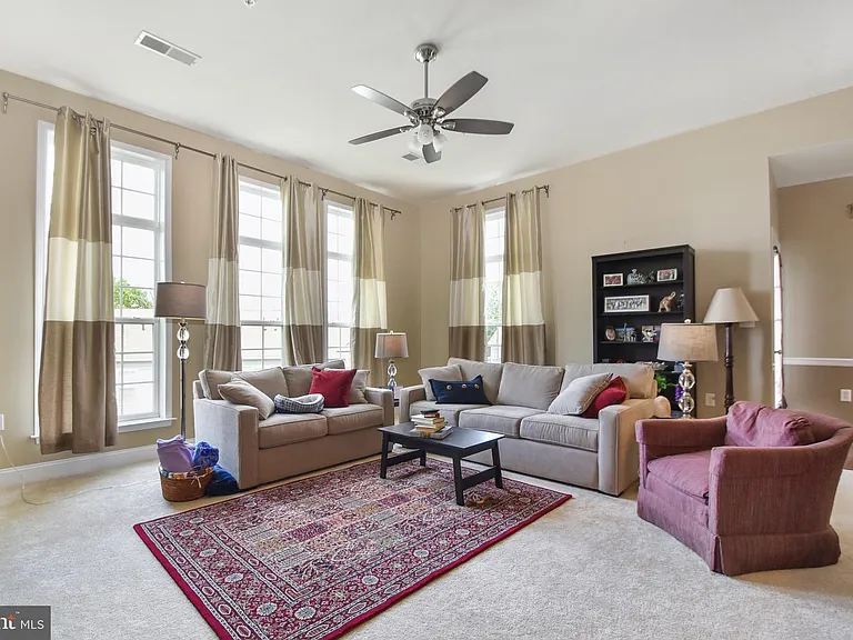 709 Stag Ct — Photo 3