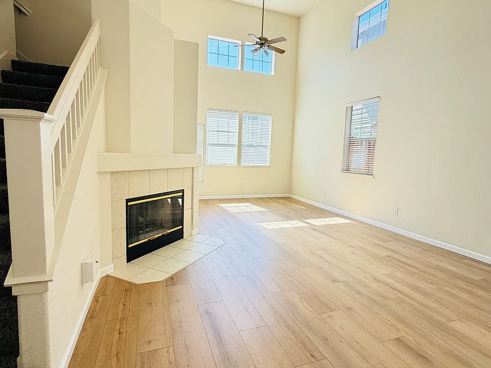 3 Catalpa Ln
