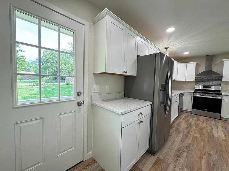1442 E Broadway St — Photo 41