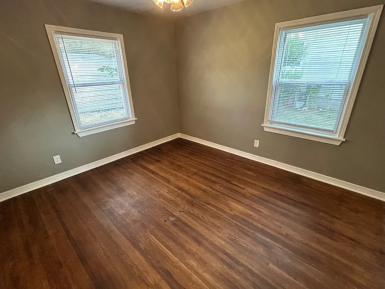 4115 E 28th Pl — Photo 12