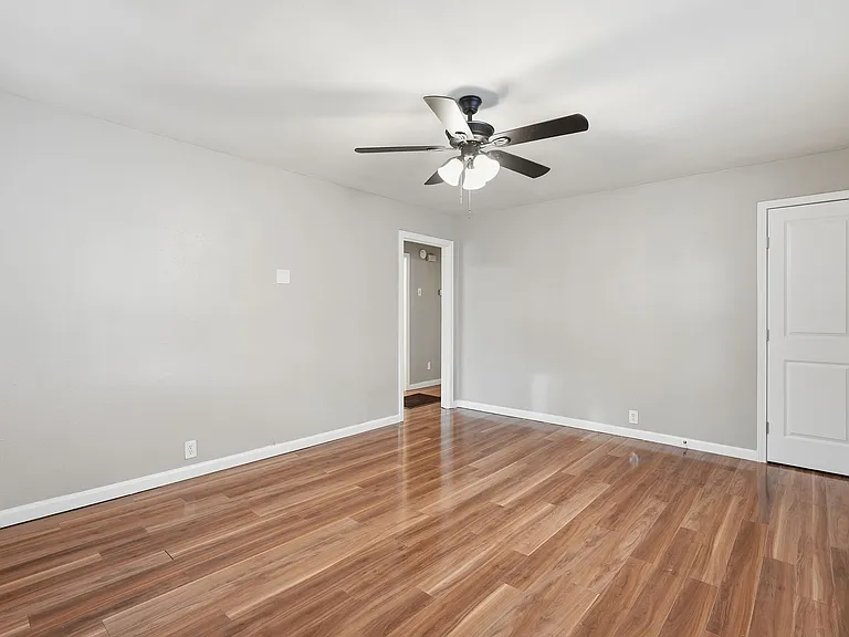 1318-1320 S Summit St — Photo 24