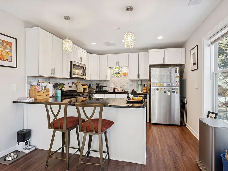 2449 Lyndale Ave S — Photo 5