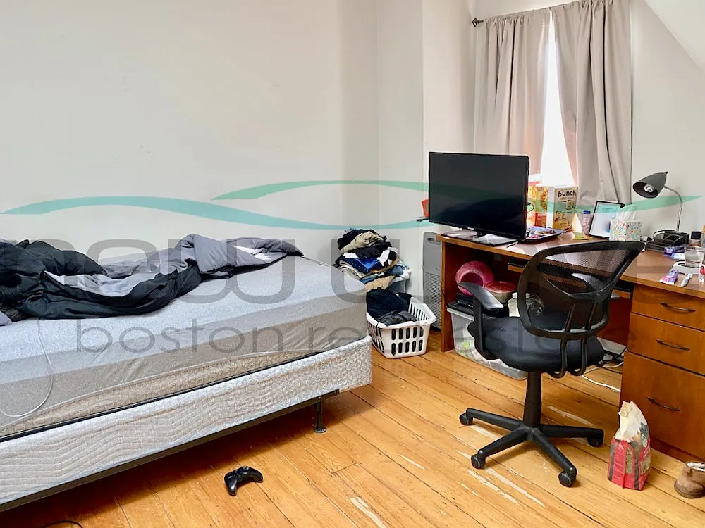 3 bed, 9999 sqft, $4,800 — Photo 3