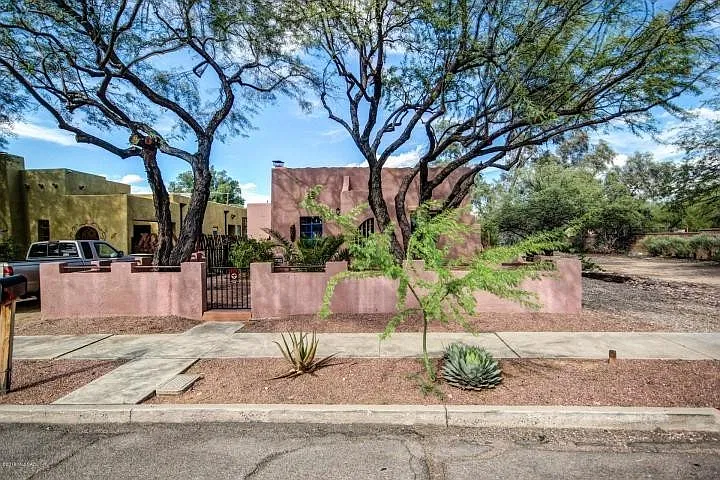 Prelease - 3 Bedroom House — Photo 1