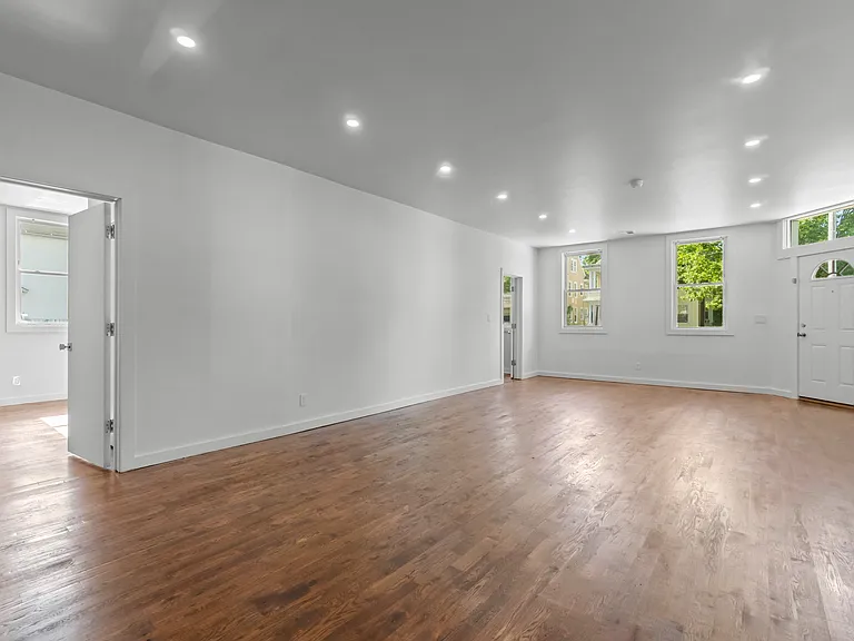 925 Elm St #1 — Photo 3