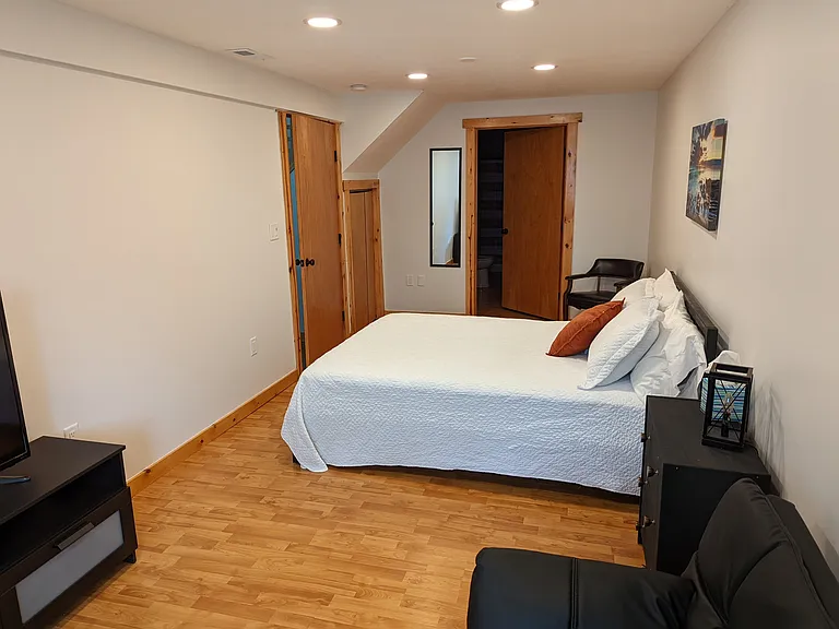 8910 Franklin Ave — Photo 10