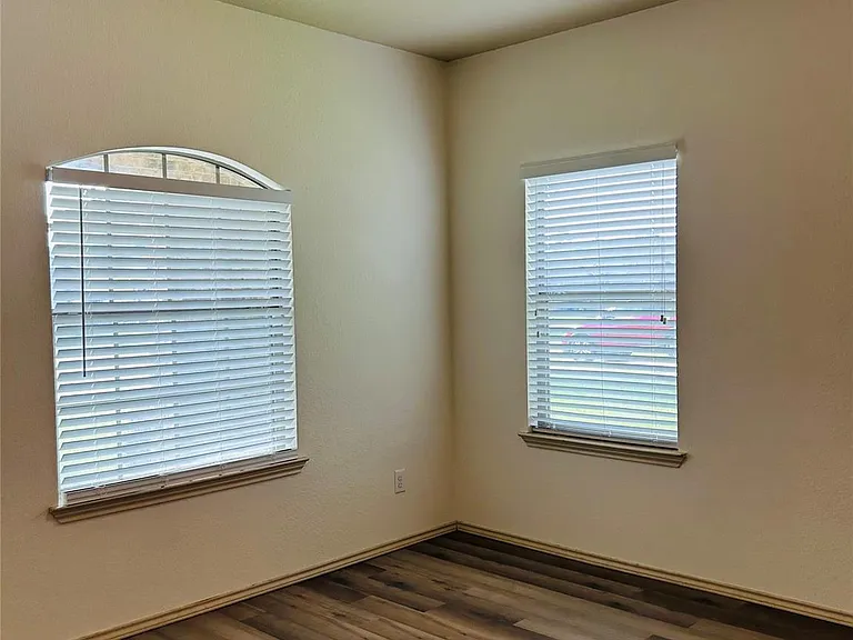 23251 Gallanda Dr — Photo 12