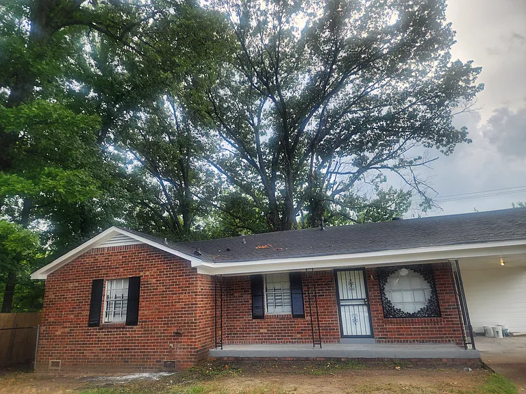3323 Brevard Dr — Photo 1