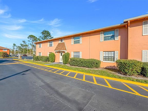 3rd image of 1605 W Oak Ridge Rd Unit A