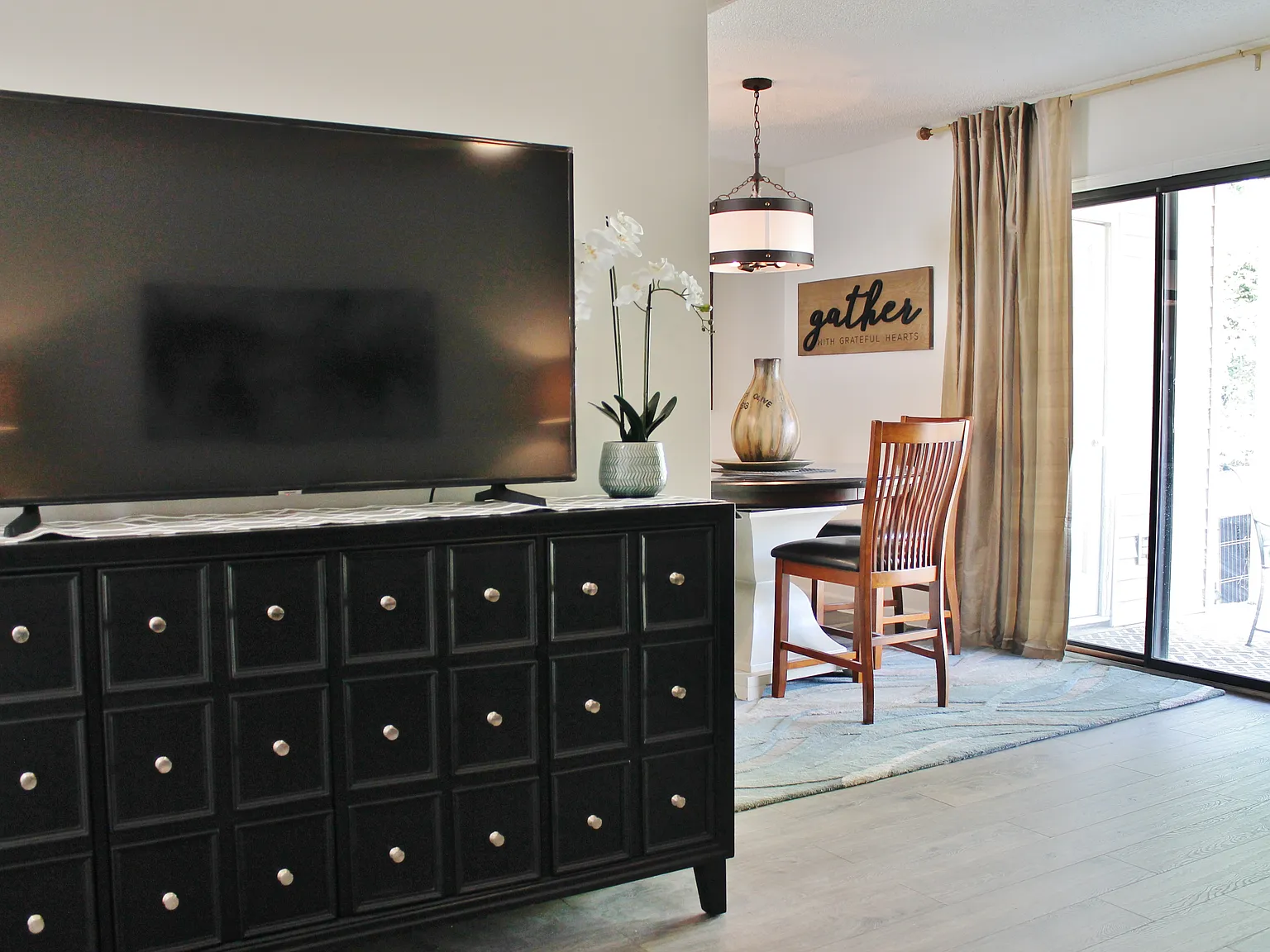 2 bed, 1016 sqft, $2,600 — Photo 4
