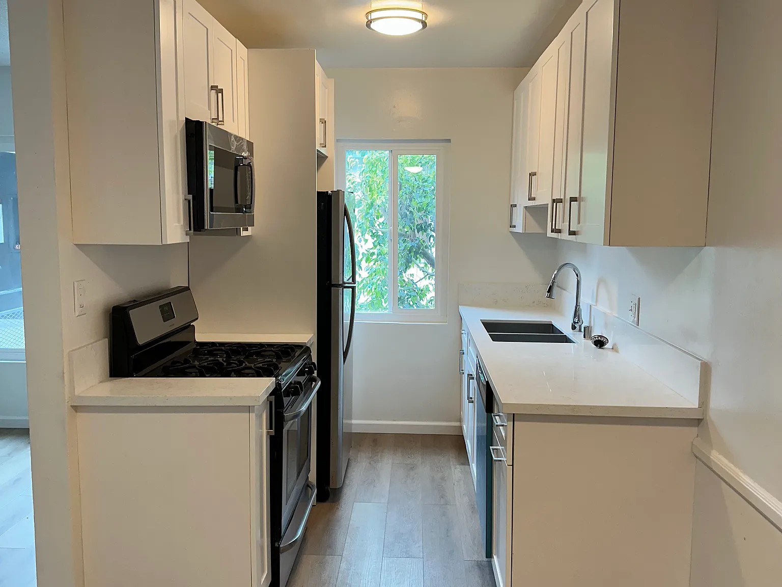 2320 Glendale Blvd — Photo 3