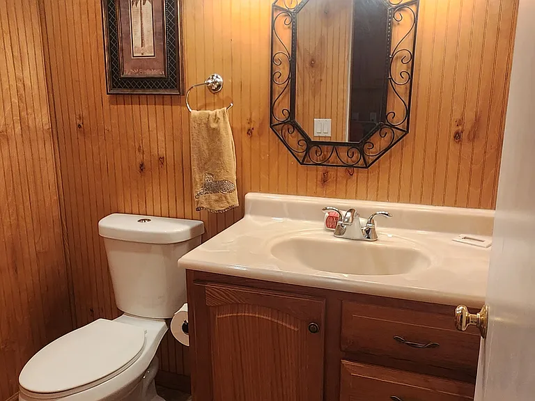 1/2 Bathroom
