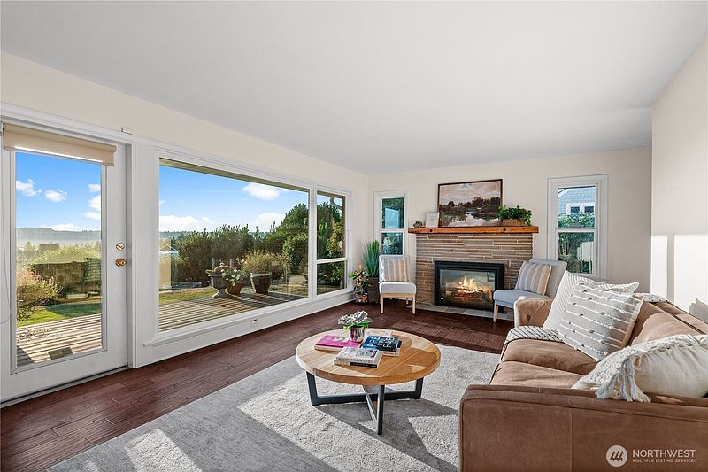 4th image of 920 S Ventura Drive