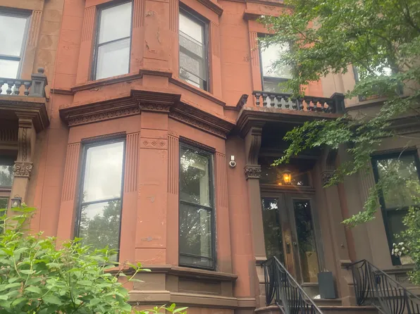 879 Union Street image 1 of 28